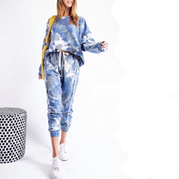 Anthropologie Easel Tie Dye Set - Picture 1 of 10